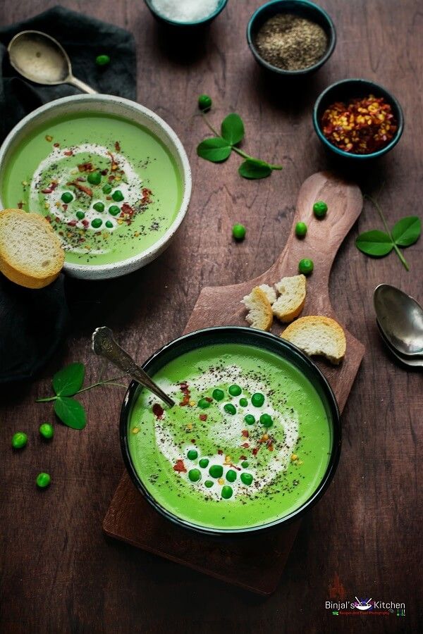 Roasted garlic green peas soup