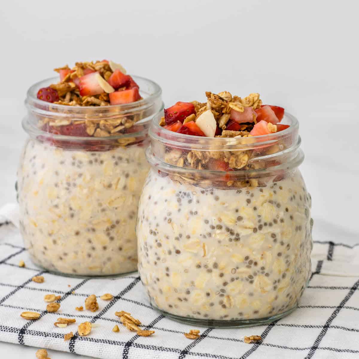 Overnight oats with berries and almonds