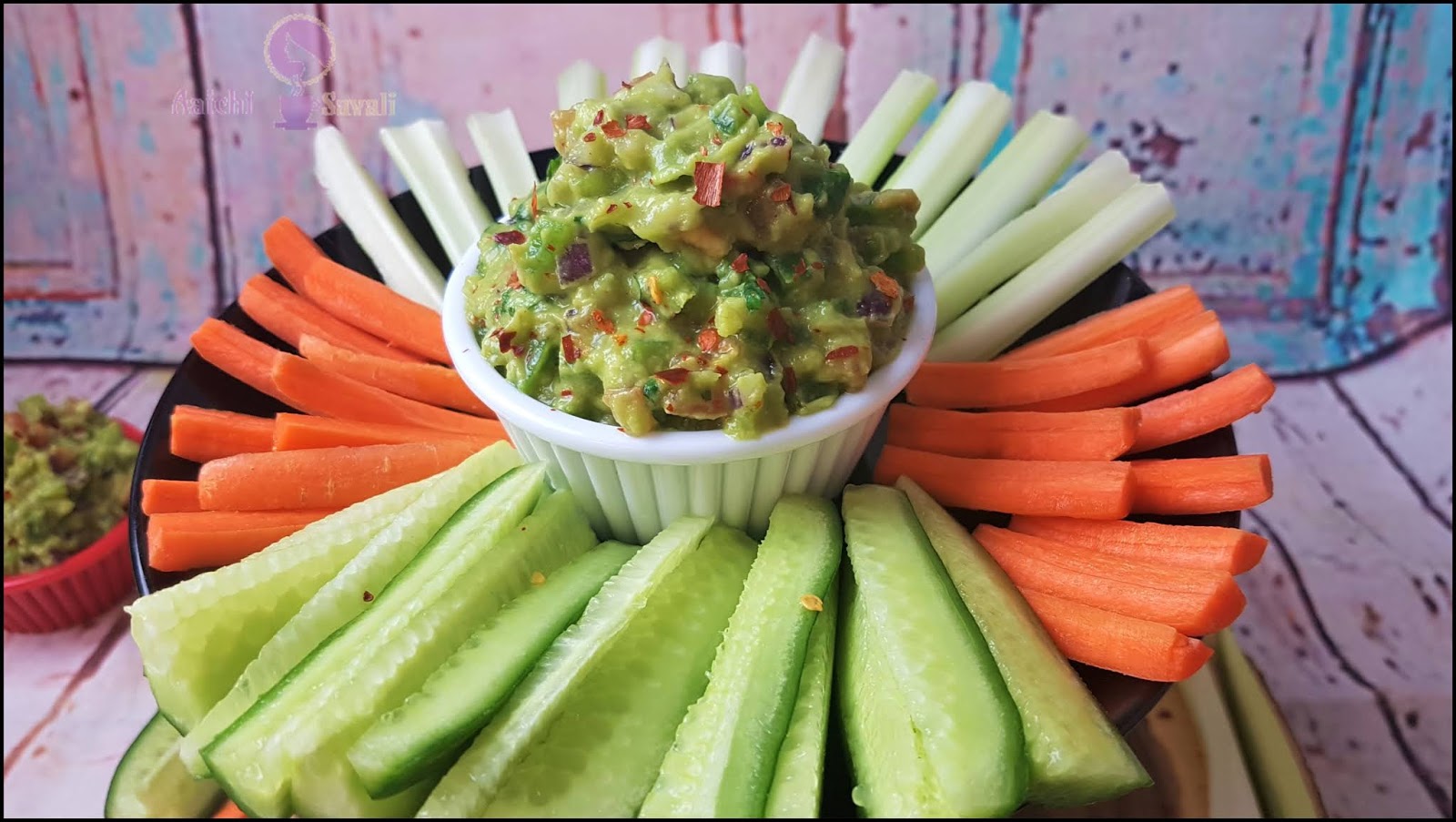 GUACAMOLE WITH VEGGIE STICKS