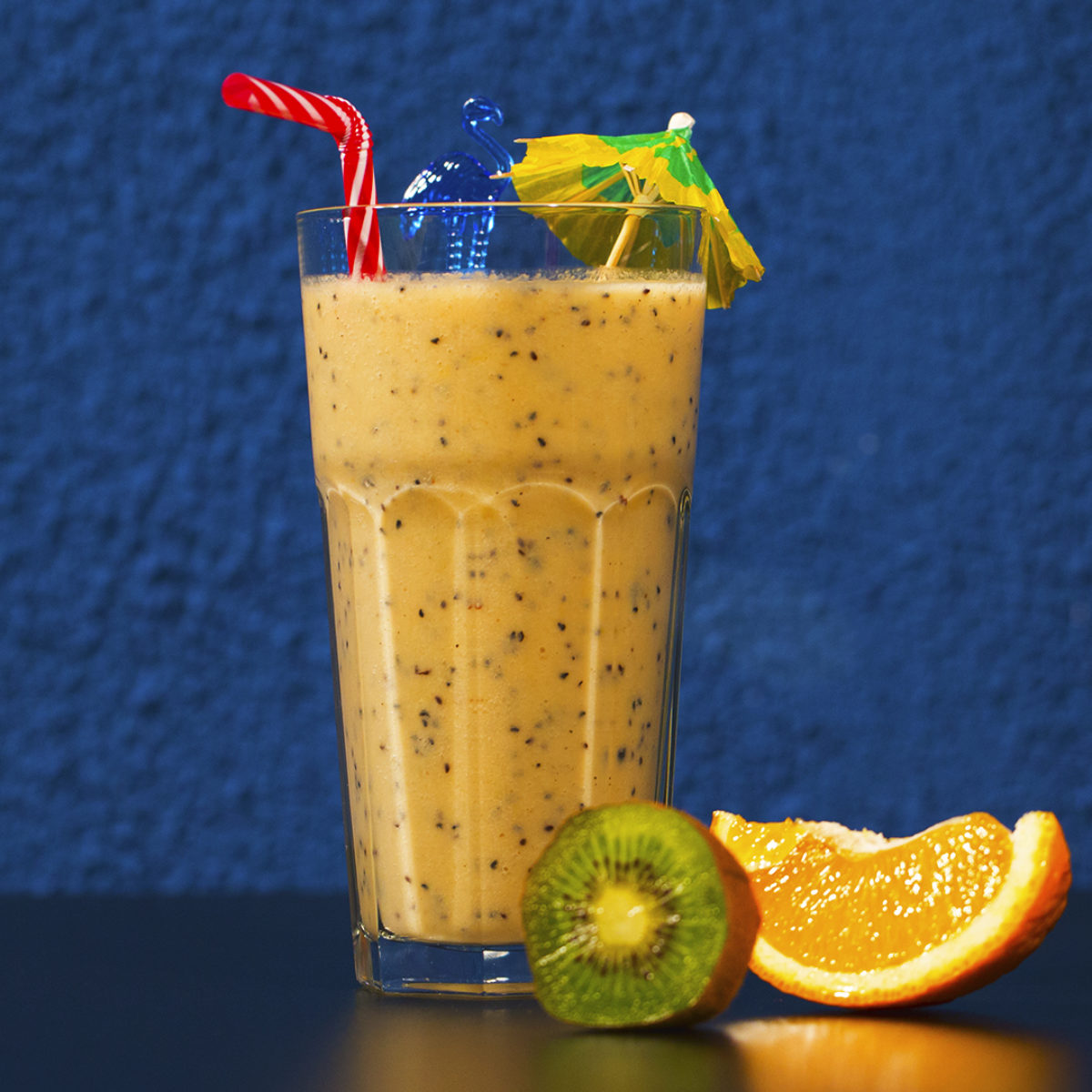 Kiwi and dragon fruit smoothie