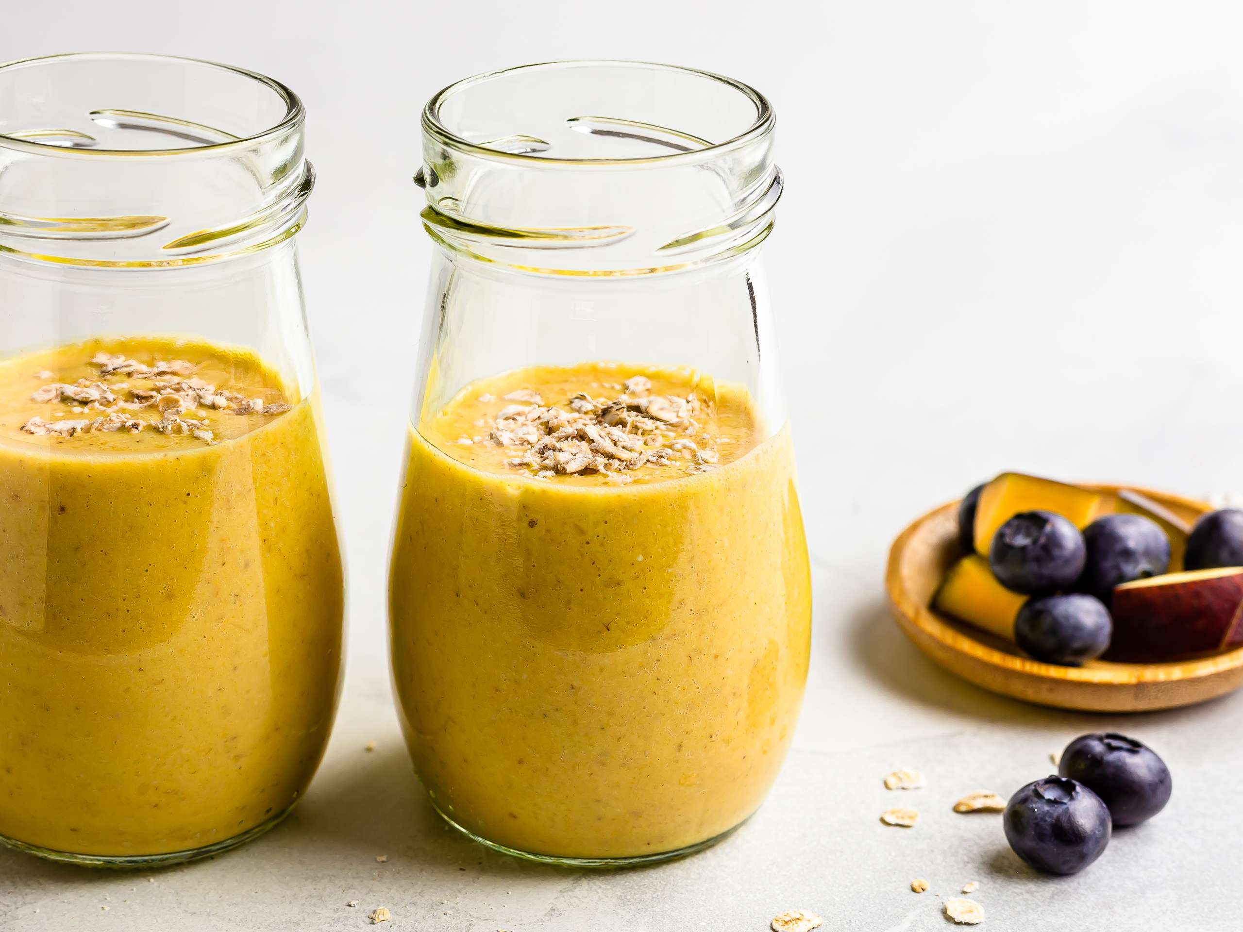 OATS MANGO SMOOTHIE